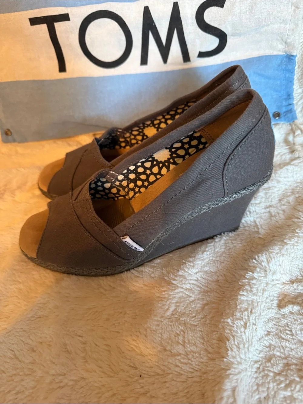 TOMS Calypso Charcoal Grey Canvas Peep Toe Wedge Heels Womens Size 6 Neutral